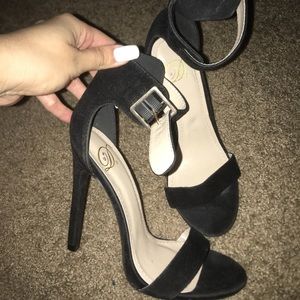 SINGLE STRAP HEELS